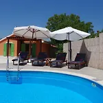 House Elvis, Sveti Kirin 度假居