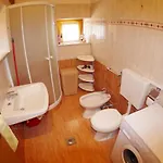 House Elvis, Sveti Kirin 度假居
