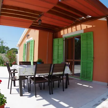 House Elvis, Sveti Kirin 度假居