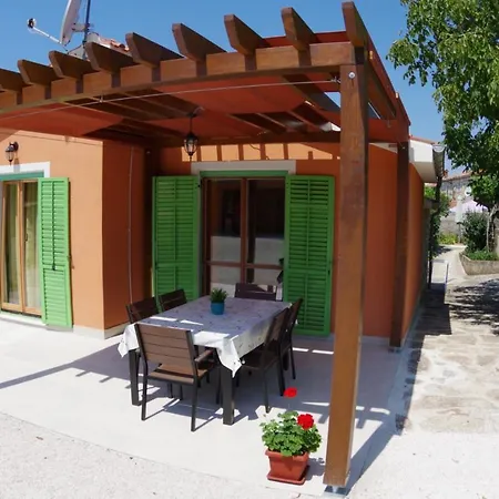 House Elvis, Sveti Kirin 度假居 沃德年