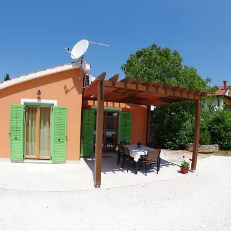 House Elvis, Sveti Kirin * Vodnjan