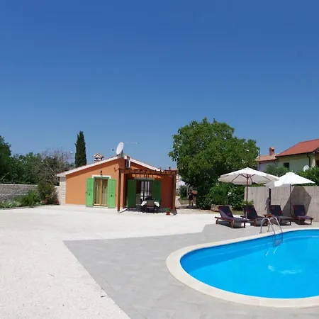 Сasa de vacaciones House Elvis, Sveti Kirin *