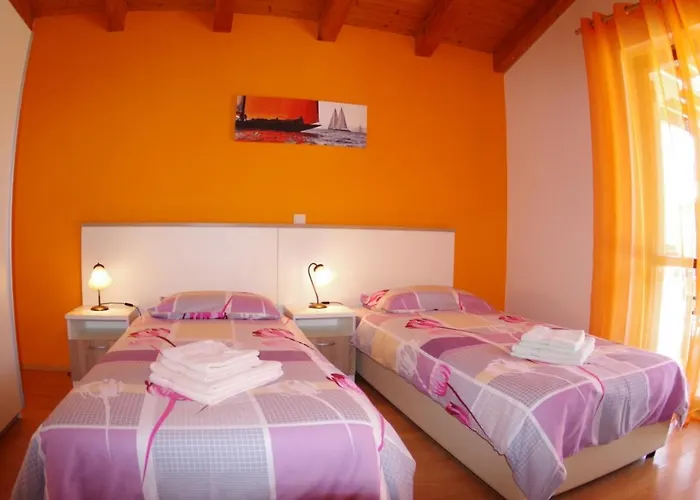 House Elvis, Sveti Kirin 度假居 *